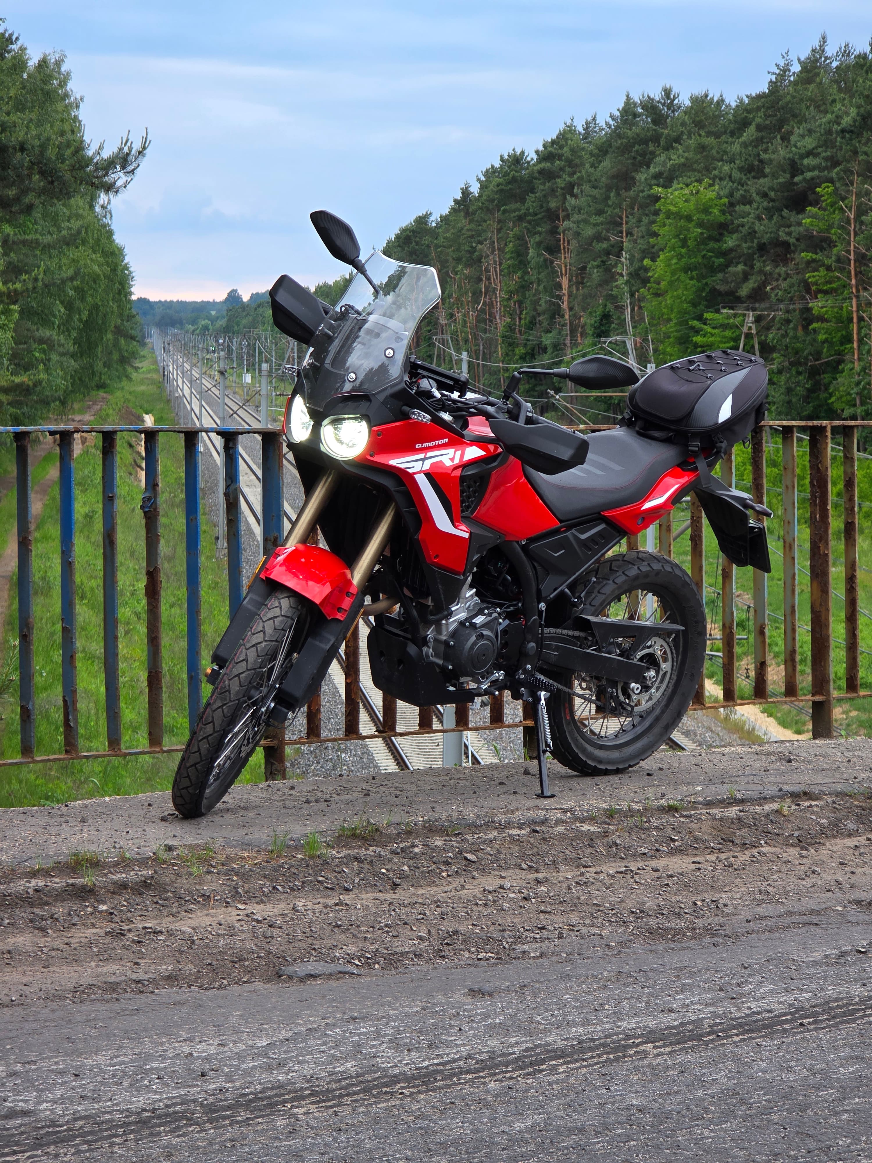 QJ Motor SRT 125 DX — wypożyczalnia motocykli Kraków — zdjęcie 2