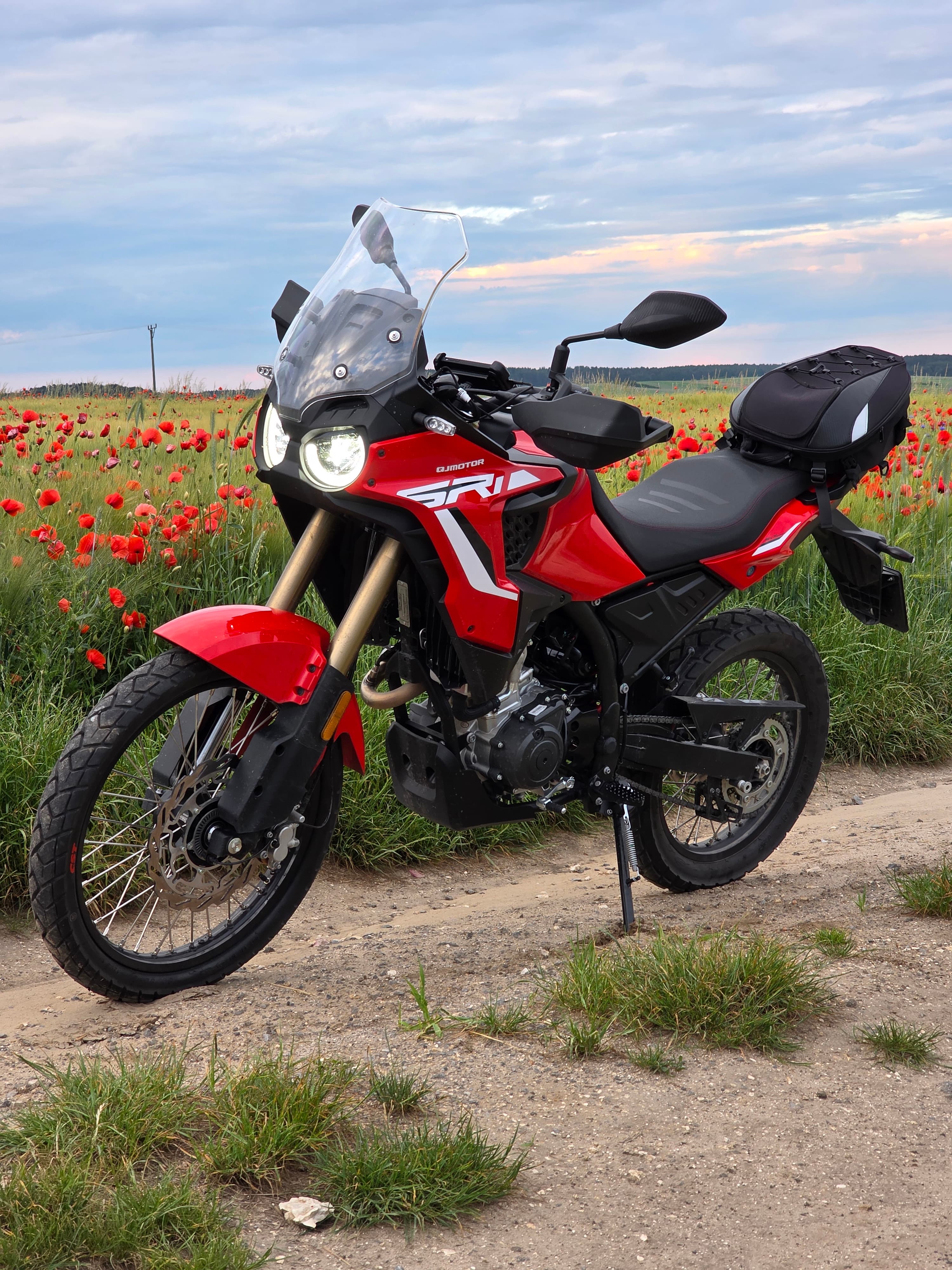 QJ Motor SRT 125 DX — wypożyczalnia motocykli Kraków — zdjęcie 4