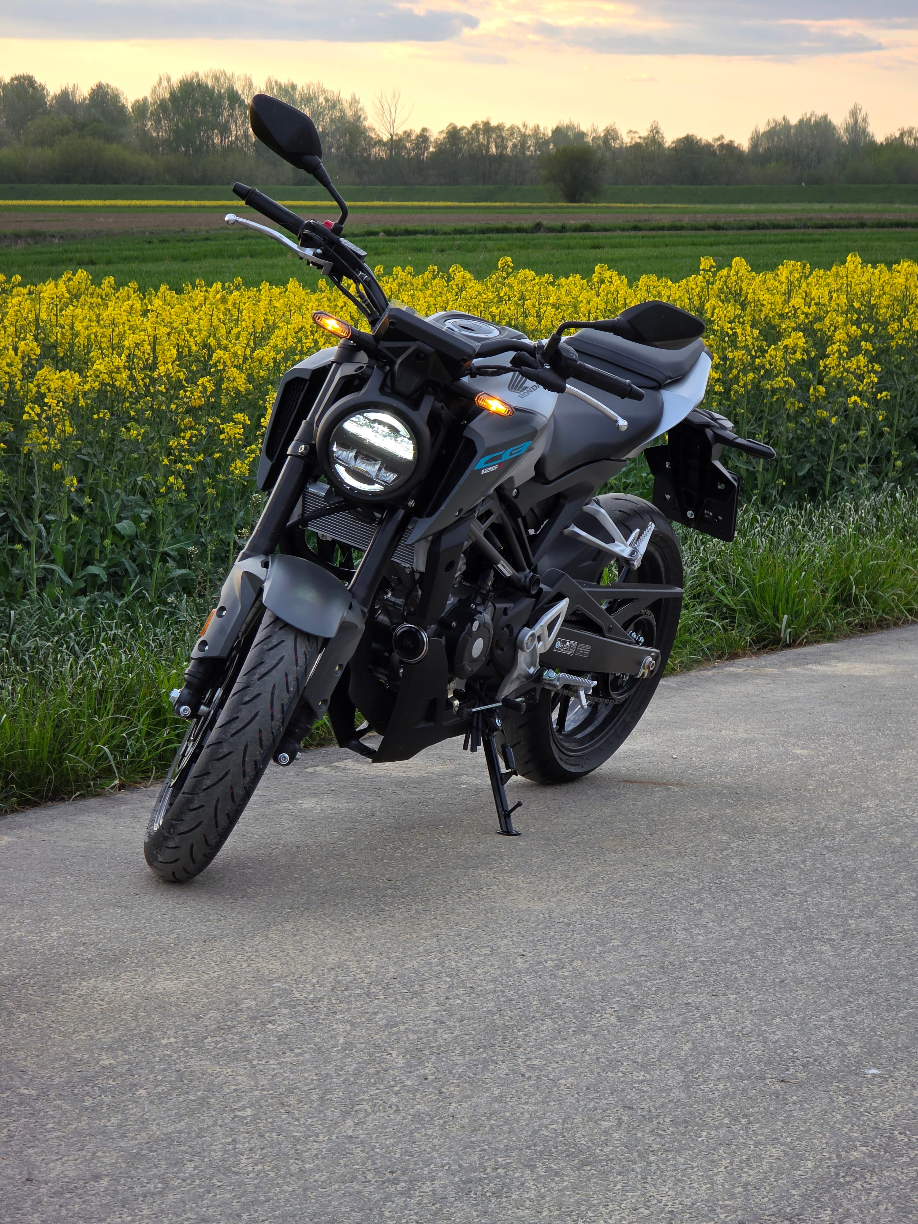 Honda CB125R 2026 — wypożyczalnia motocykli Kraków — zdjęcie 2