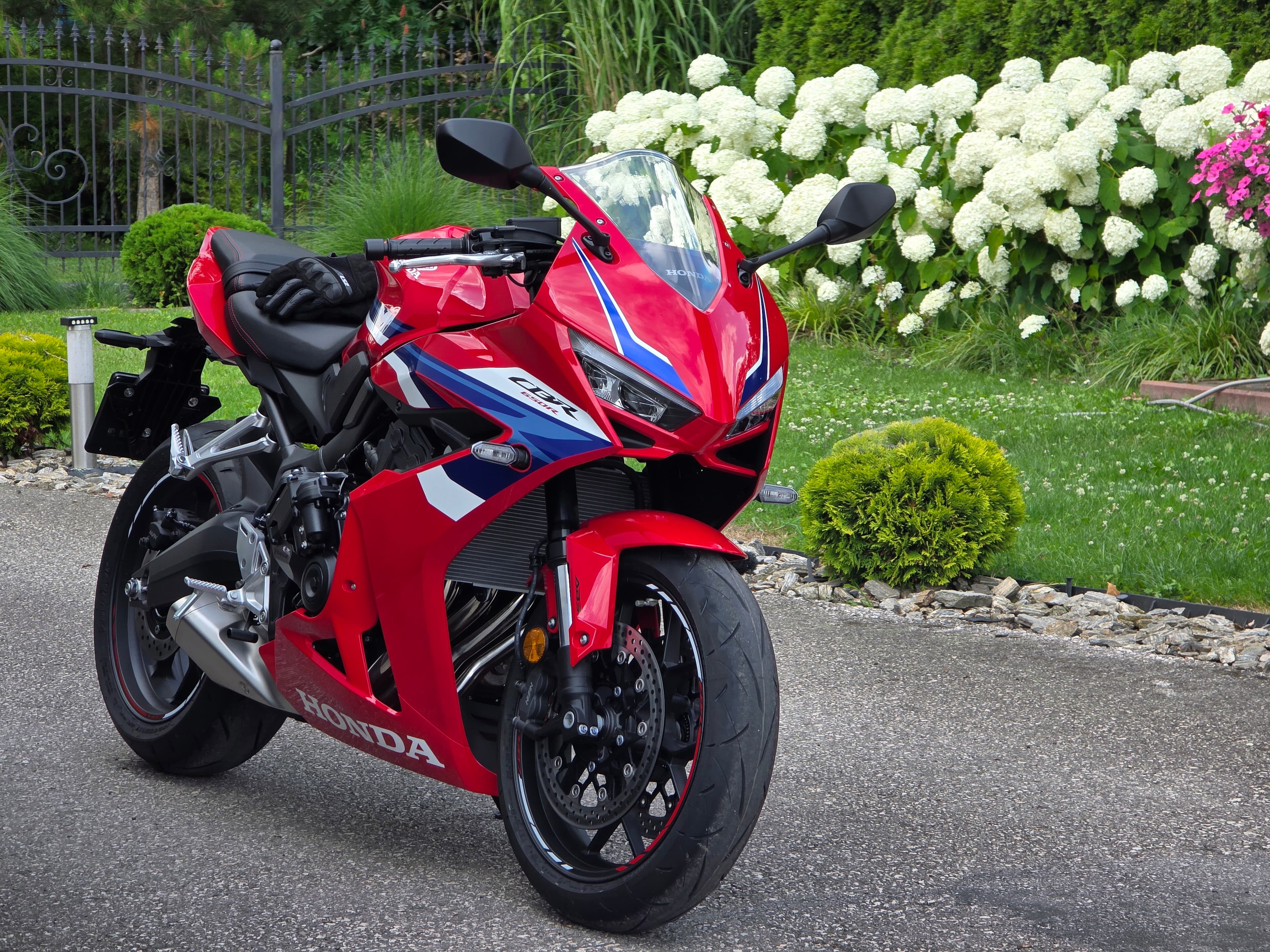 Honda CBR650R E-Clutch — wypożyczalnia motocykli Kraków — zdjęcie 2