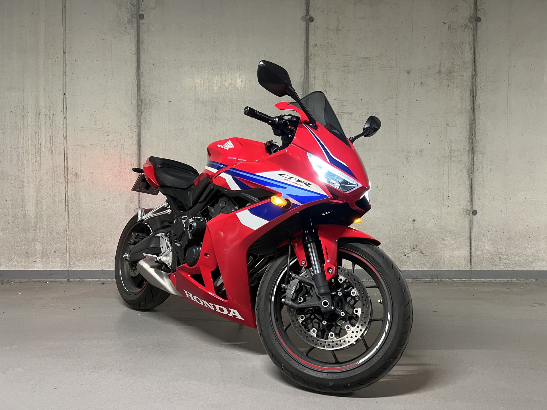 Honda CBR650R E-Clutch — motocykl na wynajem w wypożyczalni OnRide.pl w Krakowie